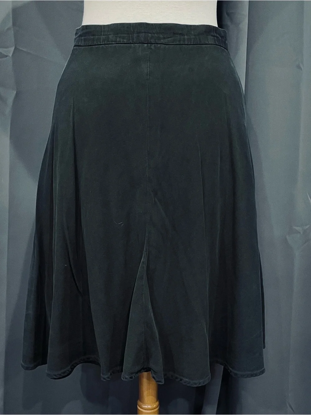 Carlisle Sz 8 Lined Black Suede Pleated A Line Mini Skirt.